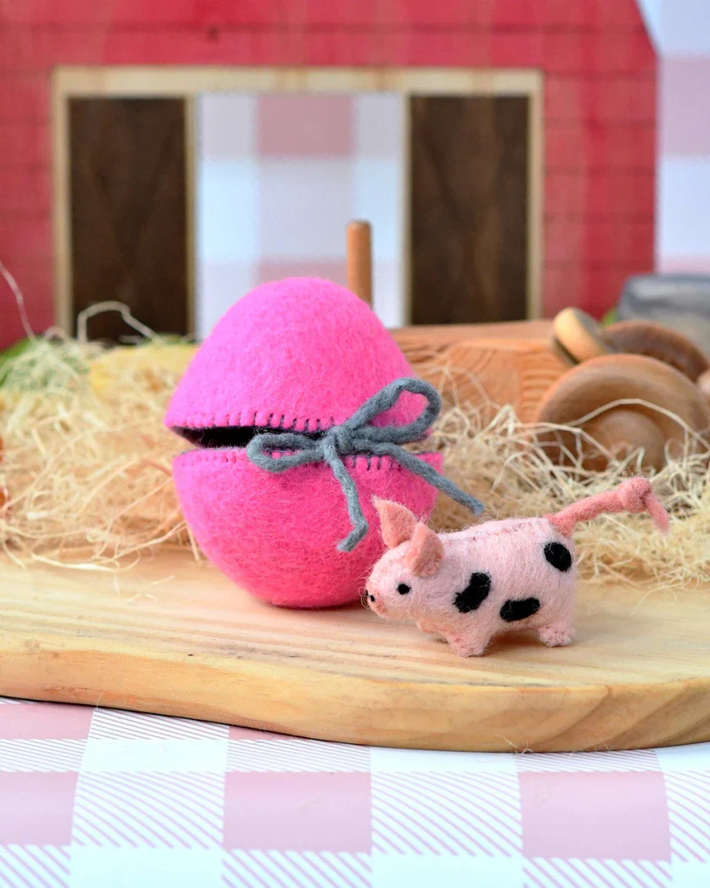 Felt Surprise Egg With Spotted Piglet Inside - Image 3