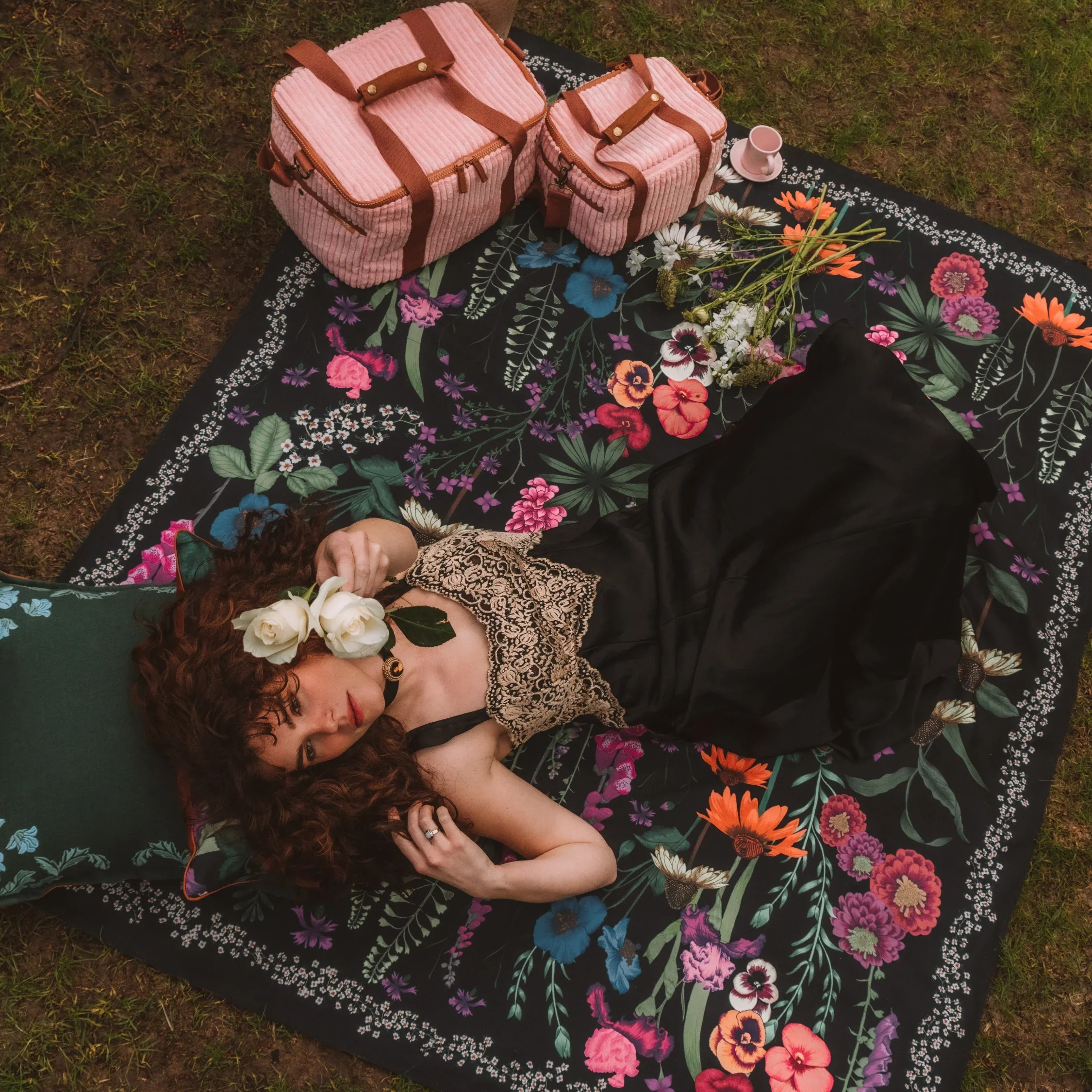 Flourish Picnic Rug - Clover - Image 4